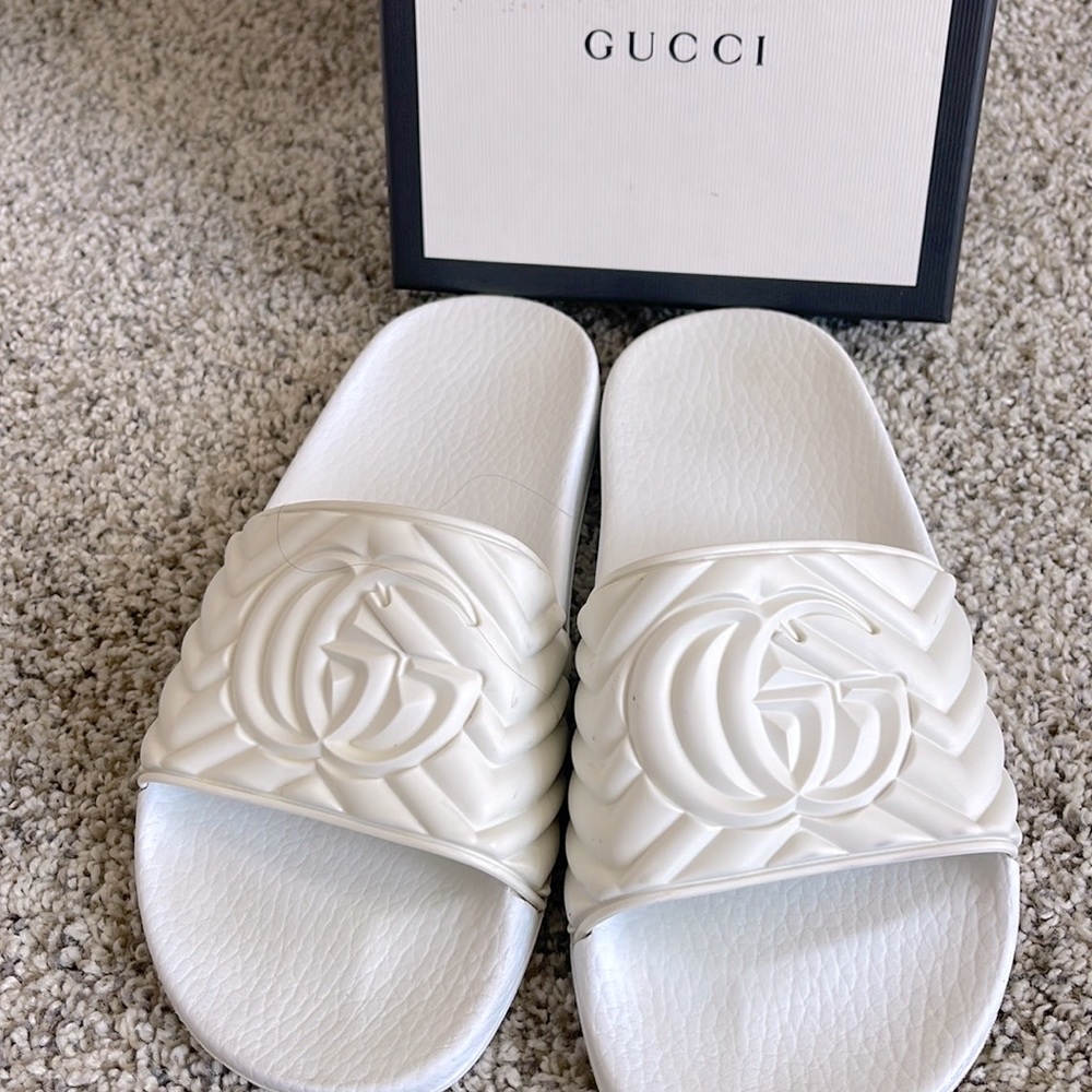 White rubber Gucci sandals
